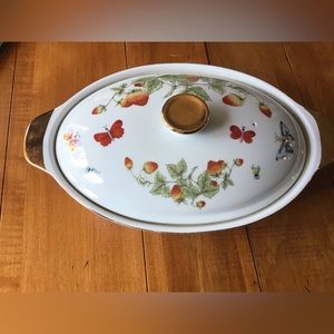 Beautiful Rare China casserole Serving Bowl with Lid